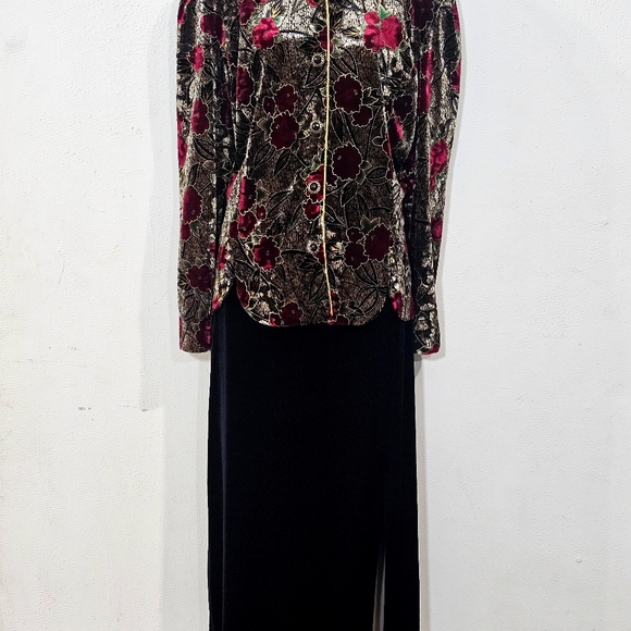 R&K Red and Black Floral Blazer And Skirt Velvet Boho Whinisigoth Vintage - Picture 14 of 15